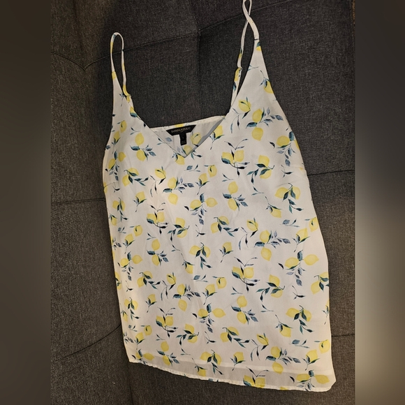 Lemons and Sprigs Flowy Garden Camisole - Picture 4 of 4